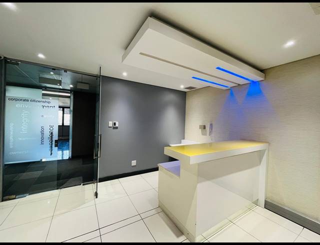 1,663M² OFFICE FOR SALE IN HALFWAY HOUSE
